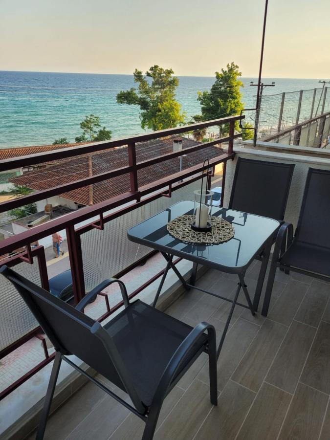 Mago Apartments Nea Kallikrateia ภายนอก รูปภาพ