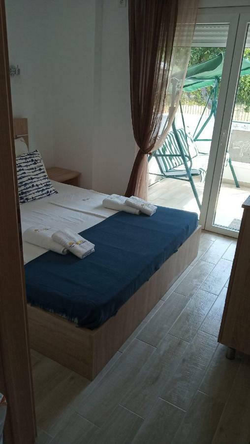 Mago Apartments Nea Kallikrateia ภายนอก รูปภาพ
